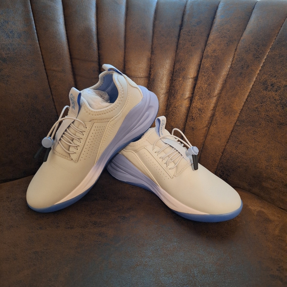 Clove nursing shoes size 7